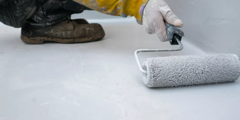 idn-worker-apply-waterproofing-01_16-9